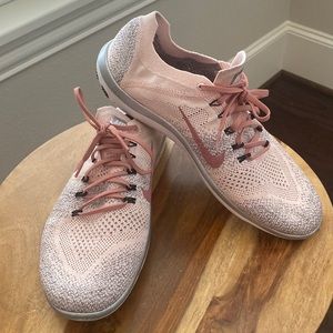 EUC Nike pink knit training shoes size 10 women’s worn a couple of times